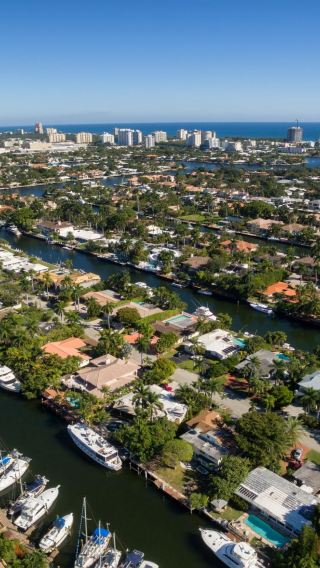 Small Group MAX14 Guests: Fort Lauderdale&Palm Beach Day Tour from Miami FL