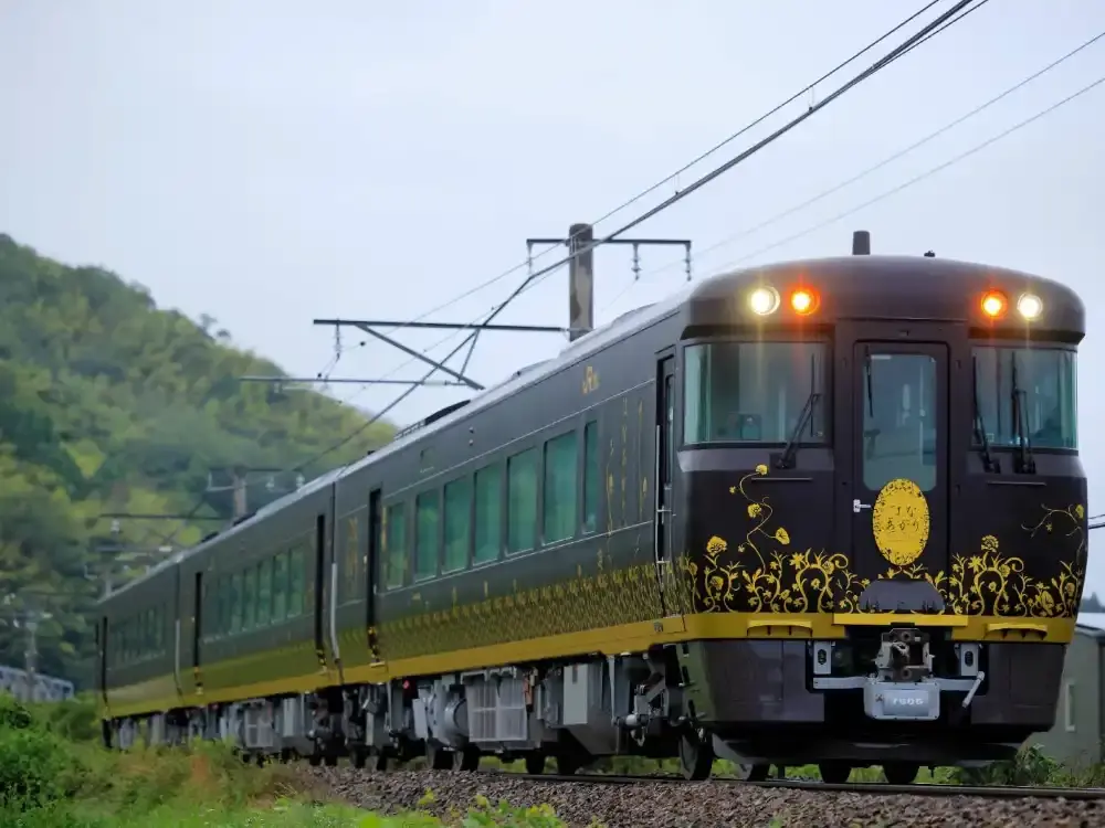 広島・宮島・岩国観光列車「はなあかり」チケット｜広島の特産品を使っ