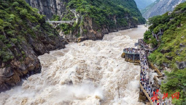 1-day tour from Lijiang to Lashihai Ancient Tea-Horse Route including horseback riding and TIGER LEAPINGGORGE SCENIC AREA