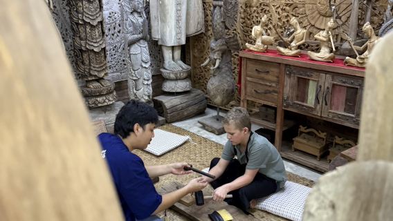 Centro de Arte em Escultura em Madeira Baan Tipmanee em Chiang Mai | Experiência de Escultura