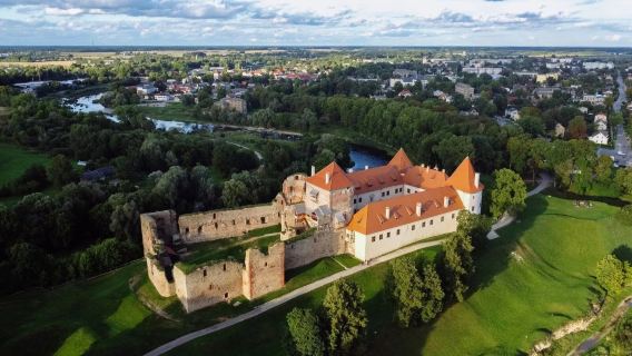 Letônia | Passeio de um dia com carro privativo em Riga: Castelo de Bauska + Palácio de Rundāle※Itinerário ajustável