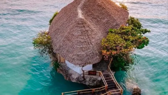 Zanzibar: Jozani forest, Salaam cave and Rock Restaurant