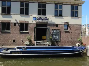 Private City Tour in Alkmaar by Electric Boat 