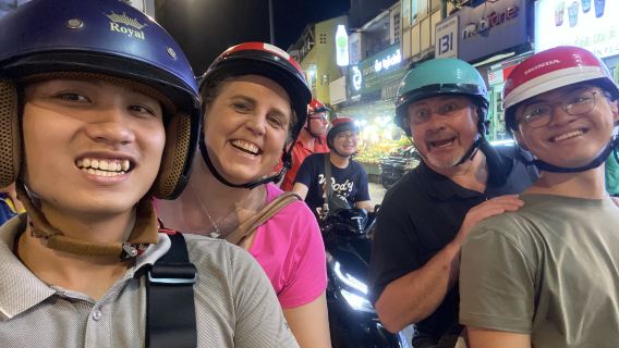 Tour ẩm thực đường phố Sài Gòn bằng xe máy