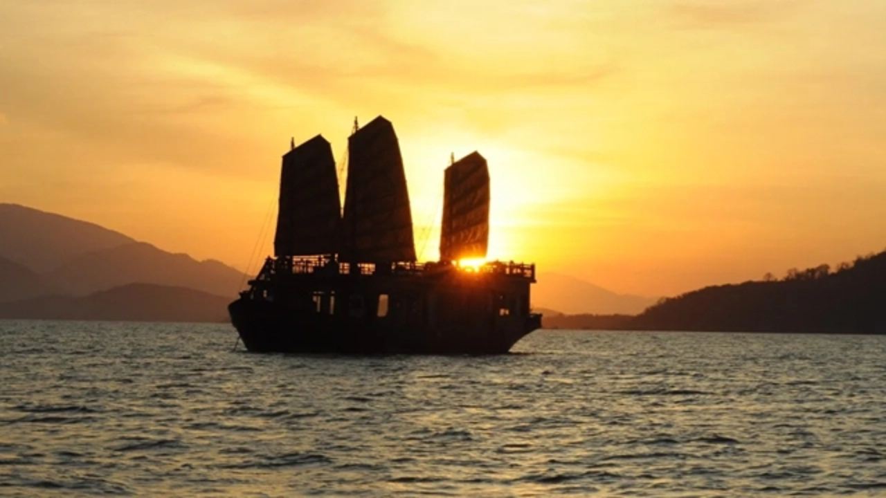 เรือจักรพรรดิญาจาง ทัวร์ชมพระอาทิตย์ตก วิวกลางคืนที่เกาะมุก อาหารทะเล บริการรับส่งจากโรงแรม