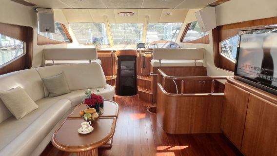 【深圳遊艇出海】深圳大梅沙豪華遊艇包船出海（荷載10乘客）