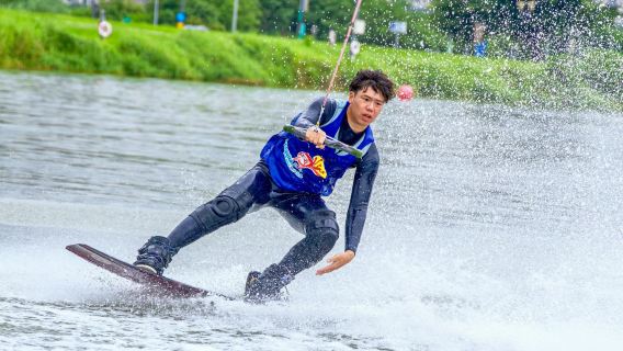 Taipéi | Experiencia de esquí acuático en tabla ancha en el Canal Breeze