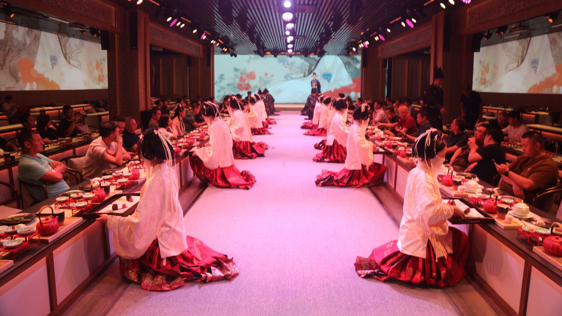 Pengalaman Jamuan Istana Impian Emas Nanjing (Restoran jamuan istana wajib dikunjungi di Nanjing + jamuan berganda untuk deria penglihatan dan rasa + budaya Cina dengan opera dan guzheng + pengalaman mendalam sebagai maharaja purba)