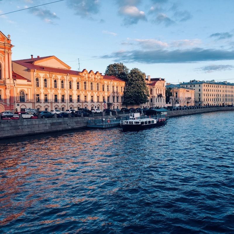 Book after inquiry/St. Petersburg Nevsky Prospekt Kazan Cathedral Peter the Great's Summer Palace Winter Palace/airport/point-to-point car service/tour guide and driver/private car service