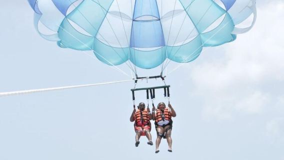 Cozumel: Best Parasailing Experience + Locker