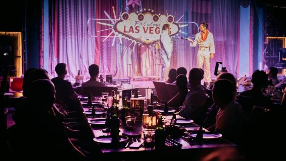 Phuket: Bữa tối và chương trình biểu diễn tại Nhà hát Junkyard - Vé VIP