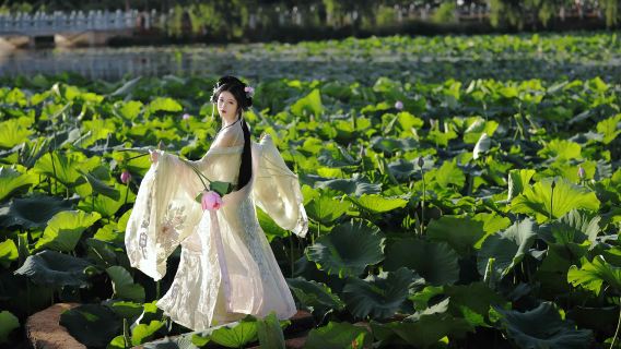 ロシアのサンクトペテルブルクでの旅行写真【ドライバー、ディレクター、旅行写真家 + 結婚式の写真、航空写真、マイクロフィルム + メイクアップと衣料品&アクセサリー+ 旅程のカスタマイズ】