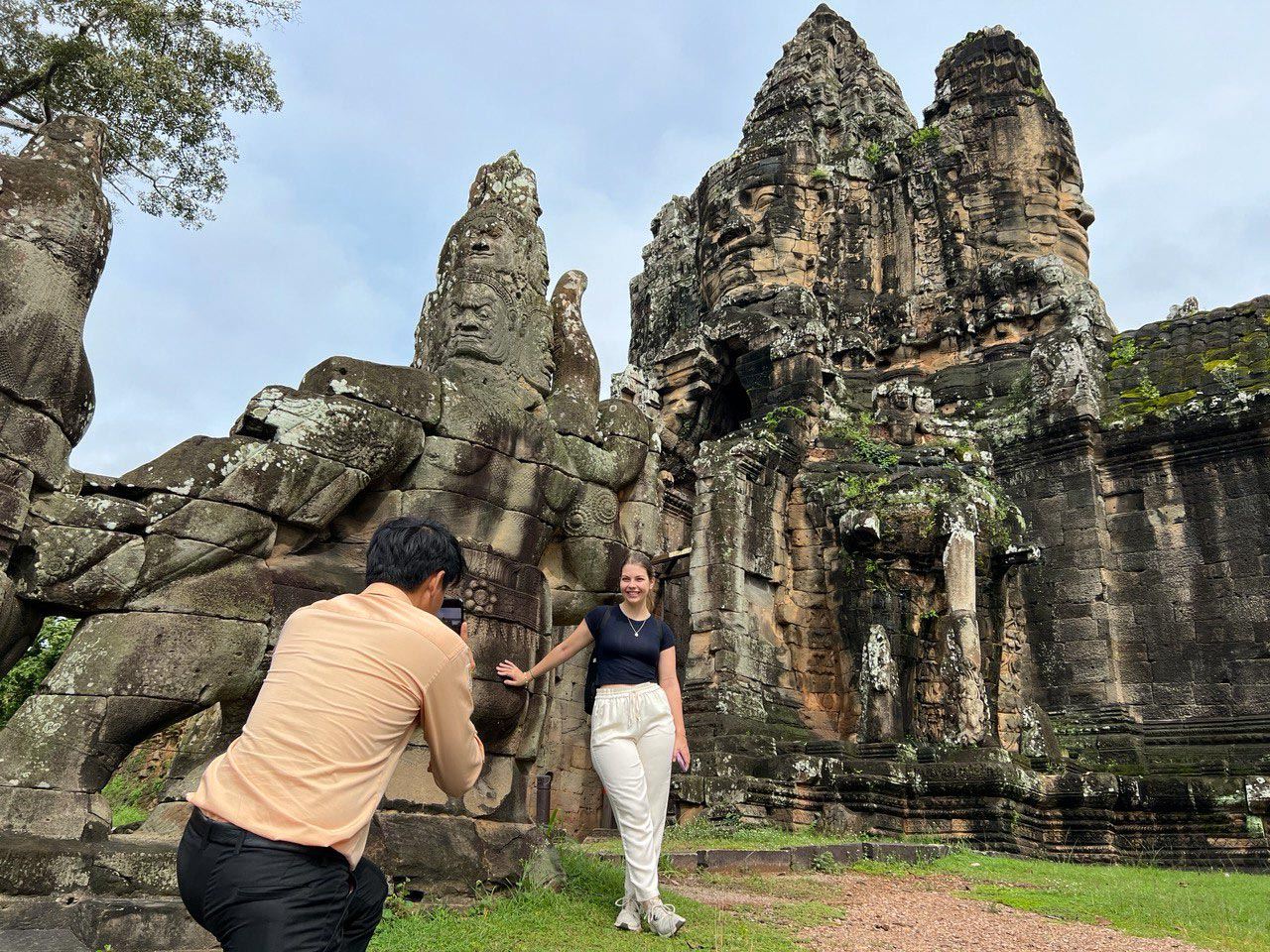 Angkor Wat Small Group Tour and Sunset with Lunch included