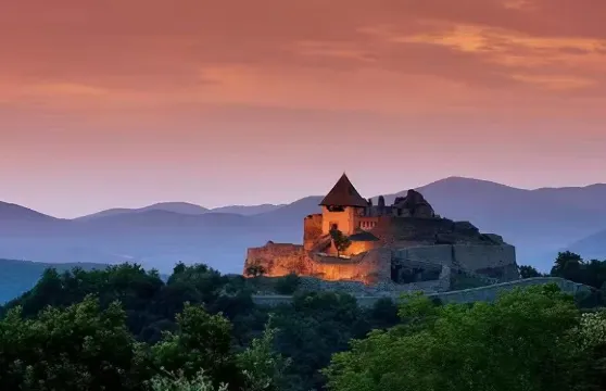 匈牙利布達佩斯+多瑙河灣三小鎮+埃斯泰爾戈姆+多瑙河轉角