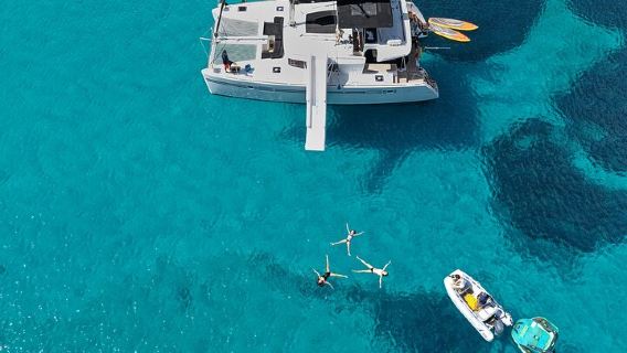 Heraklion: Dia Island Catamaran Cruise with Water Sports