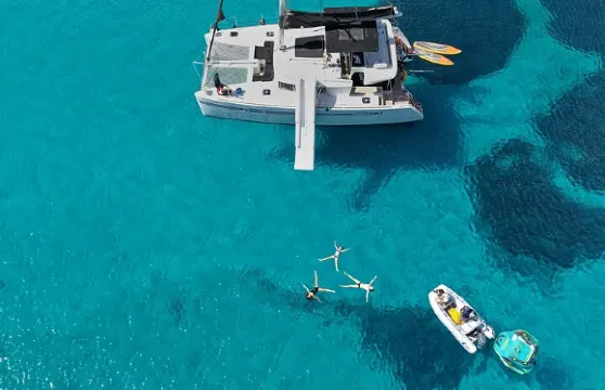 伊拉克利翁:迪亞島雙體船巡遊,含水上玩具