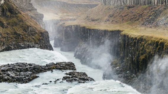 Reykjavik: Golden Circle, Kerid, and Fridheimar Minibus Tour