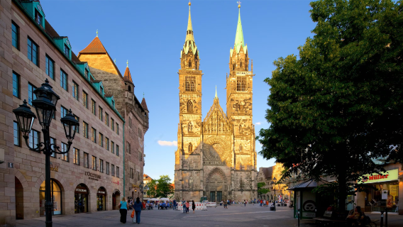 Excursión de un día al Castillo de Núremberg, Iglesia de San Lorenzo, Iglesia de Nuestra Señora de Núremberg y Fuente Hermosa