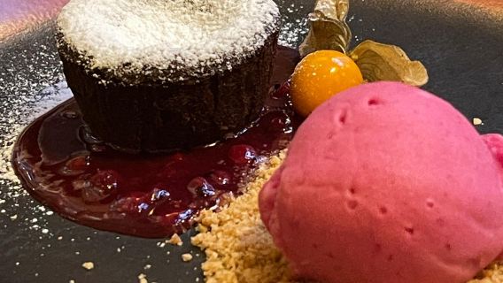 Oberża pod Czerwonym Wieprzem viral restaurant reservation service in Warsaw, Poland