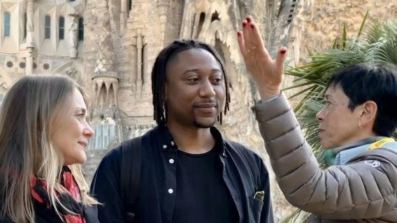 ไปกับไกด์ท้องถิ่น: ทัวร์ชมวิหารซากราดาฟามิเลียแบบไม่ต้องต่อคิว (ภาษาเยอรมัน)