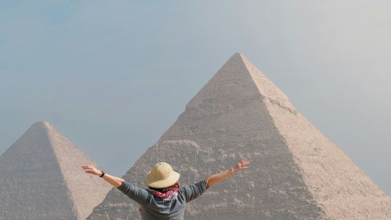 Bezoek aan de piramides van Gizeh en de Sfinx, inclusief een feluccatocht over de Nijl.