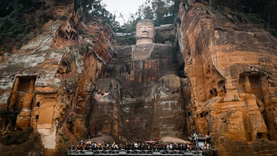 Tour di un giorno alla base dei panda di Chengdu e al Buddha gigante di Leshan (degustazione di specialità locali a Zhanggongqiao)