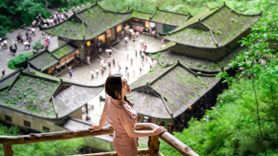 重慶武隆天生三橋+龍水峡地縫+烏江精華遊覧船【8人団体・航空車付き】