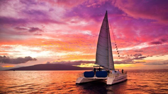 Luxus-Katamaran-Segelboot-Sunset-Dinner-Kreuzfahrt in Langkawi, Malaysia | Genießen Sie den atemberaubenden Sonnenuntergang auf dem Wasser