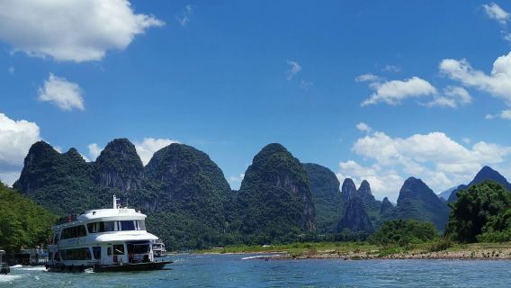 Tour in Guilin: Shili Gallery + Yangshuo West Street with door-to-door pickup and adjustable itinerary