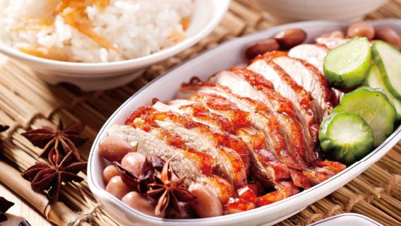 【高雄橋邊鵝肉店】米其林推薦• 招牌燒鵝鵝香飯燙青菜鵝香筍湯鵝肉料理專門店