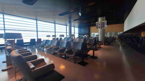 Voucher para o Lounge VIP no Aeroporto Humberto Delgado (LIS), Portugal (Lounge VIP + Descanso em conexão + Experiência VIP + Alimentação + Embarque)