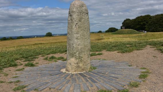 [Sewaan peribadi Dublin Ireland] Makam purba Newgrange + Istana Trim (tiket masuk tidak termasuk)