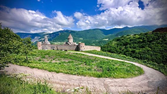 Jerevan: Noravank, Tatev, Shaki-waterval & Areni-dagtocht
