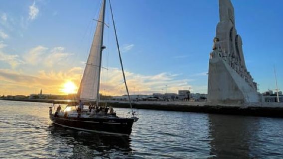 Lissabon solnedgang sejltur med vin og snacks / Lille gruppe