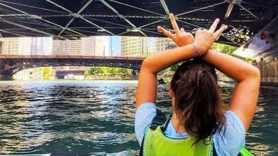 Chicago: Riverwalk Introductory Kayak Lesson & Paddle