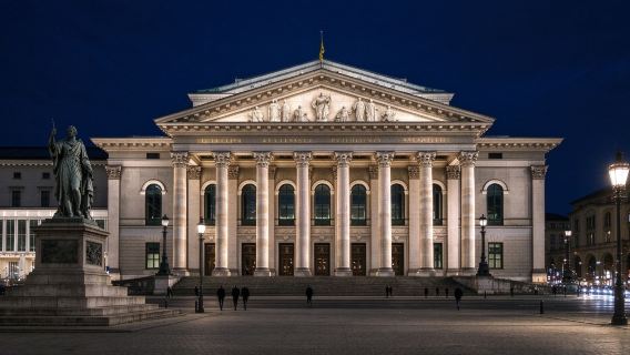 Múnich: Visita guiada nocturna a pie de la realeza de 2 horas | Ópera + Palacio Real + Jardines Reales