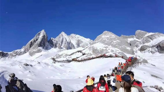 Tour de un día a Lijiang: Monte Yulong (Dragón de Jade), Prado de los Yaks y Valle de la Luna Azul