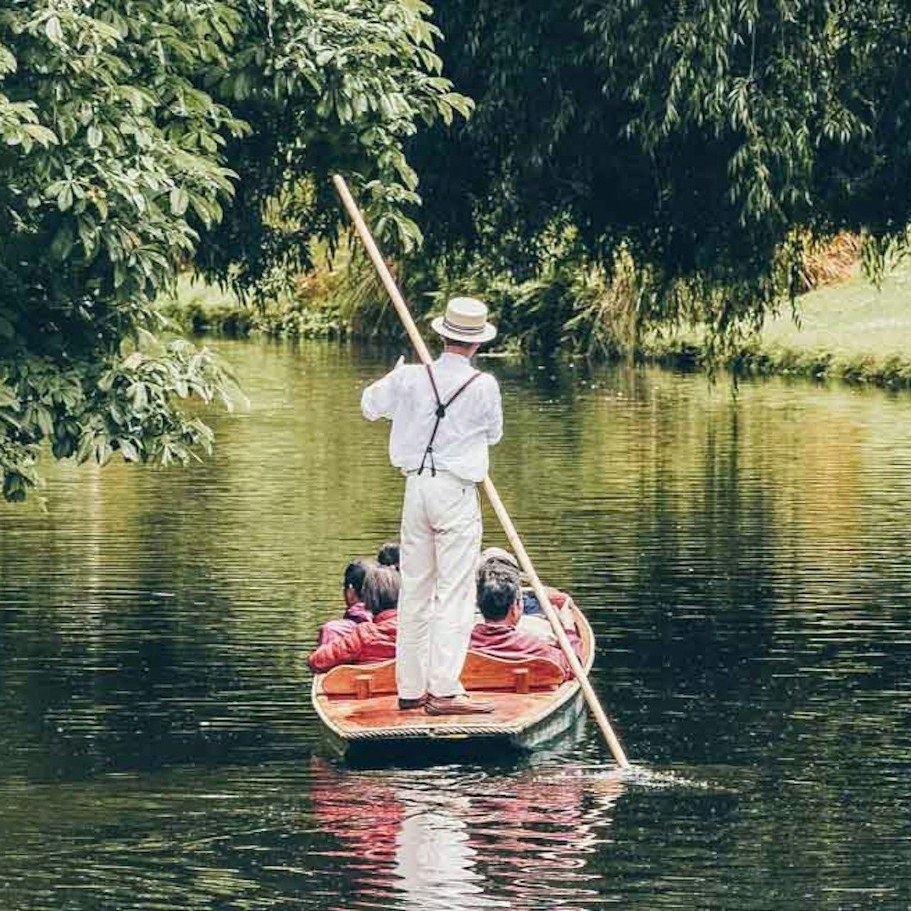 Oxford University Punting Tour Led By University Students