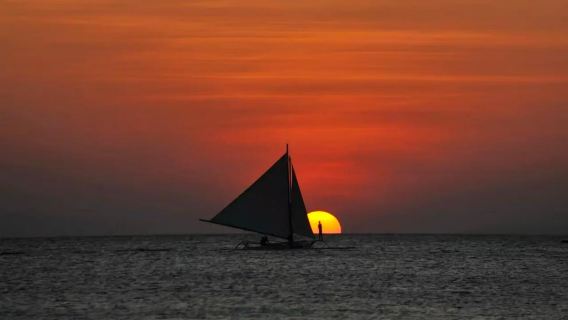 Pengalaman Belayar Matahari Terbenam di Boracay, Filipina