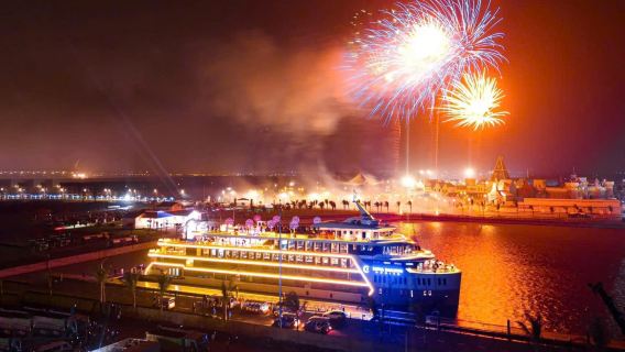 Halong Sunset Cruise with Dinner, Music and Fireworks by Luna Halong Cruise