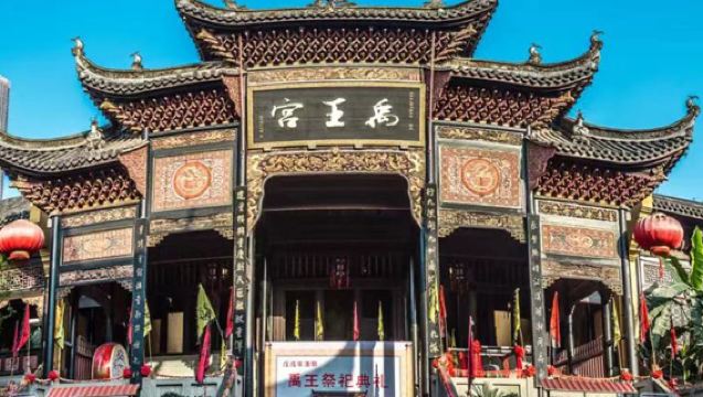 Chongqing Huguang Huiguan Guild Complex + Mountain City Trail + EYE IN THE CLOUDS: Strolling Through the Mountain City | 1-day Tour with Professional Guide