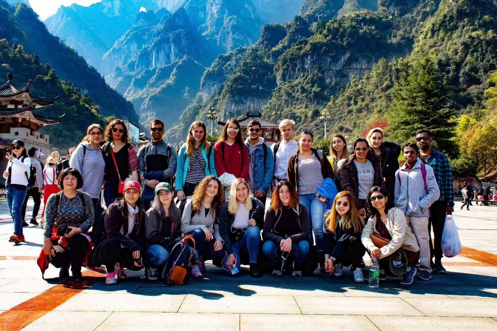 ทริปหนึ่งวันสู่อุทยานแห่งชาติจางเจียเจี้ย: ชมภูเขาลอยน้ำอวตาร