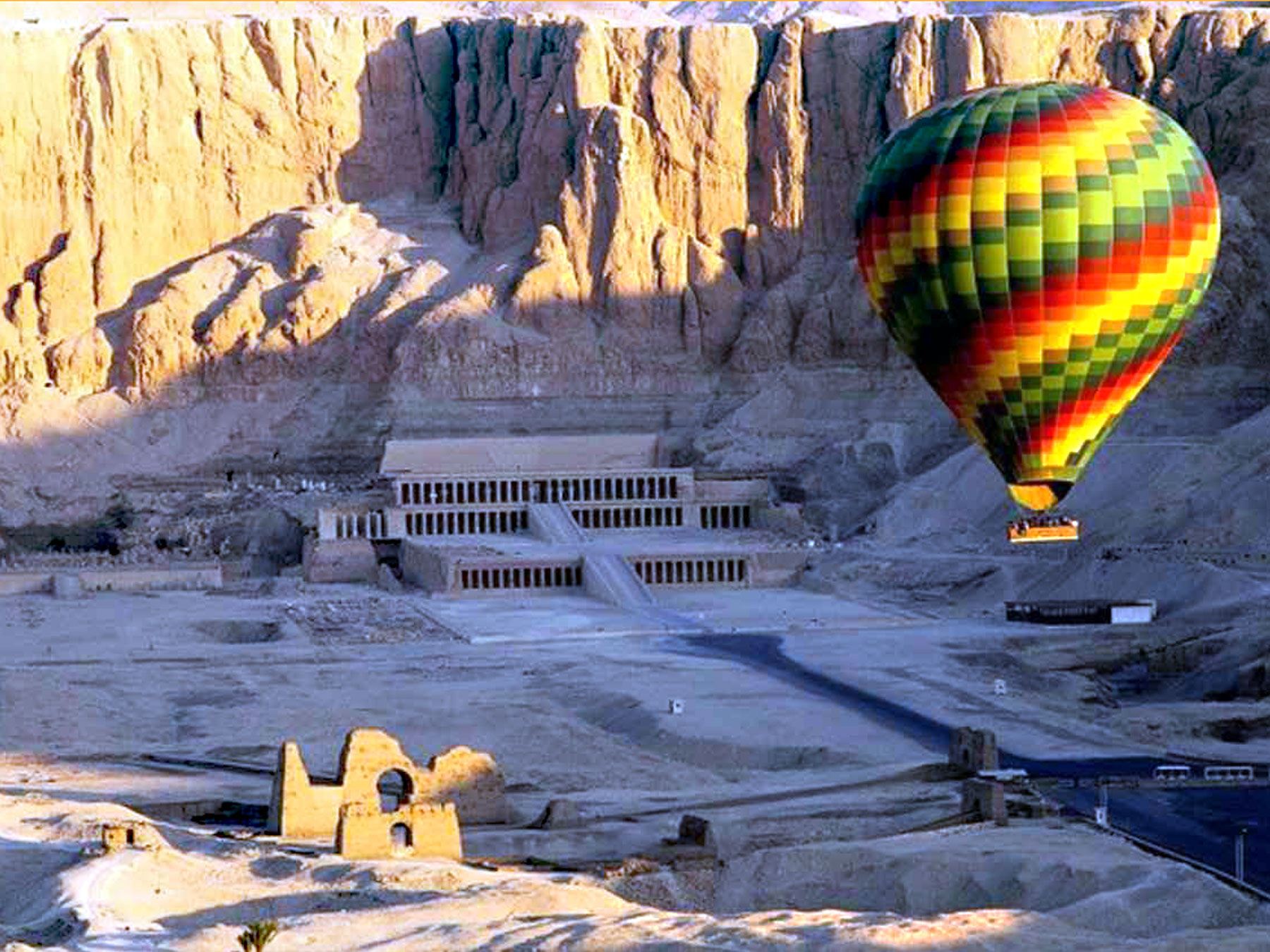 Luxor: Sunrise Hot Air Balloon Ride over Valley of the Kings with Transfers