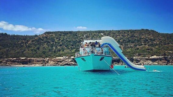 Desde Pafos: crucero por la Laguna Azul de Akamas con tobogán acuático