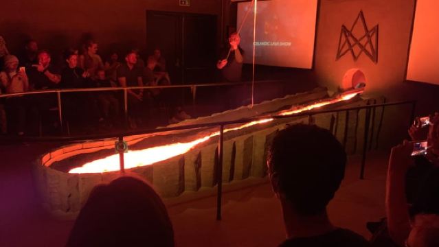 Desde Reikiavik: espectáculo de lava de Vík y visita a las cataratas de la costa sur