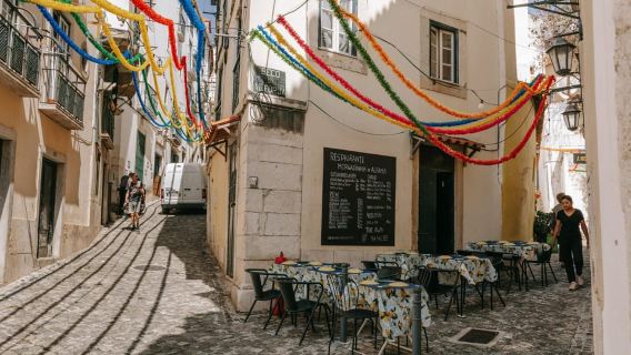 Lisbon: Chuyến tham quan thành phố riêng ở Alfama và Chiado với xe Tuk Tuk