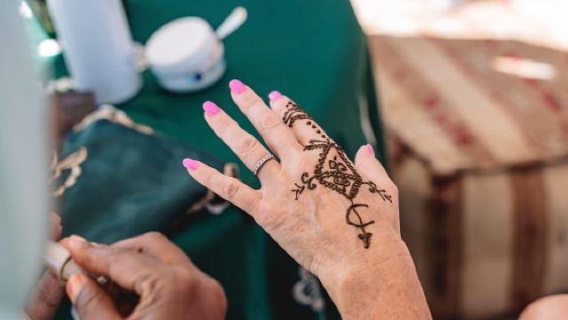 Luxe diner in de Agafay-woestijn met livemuziek en vuurshow