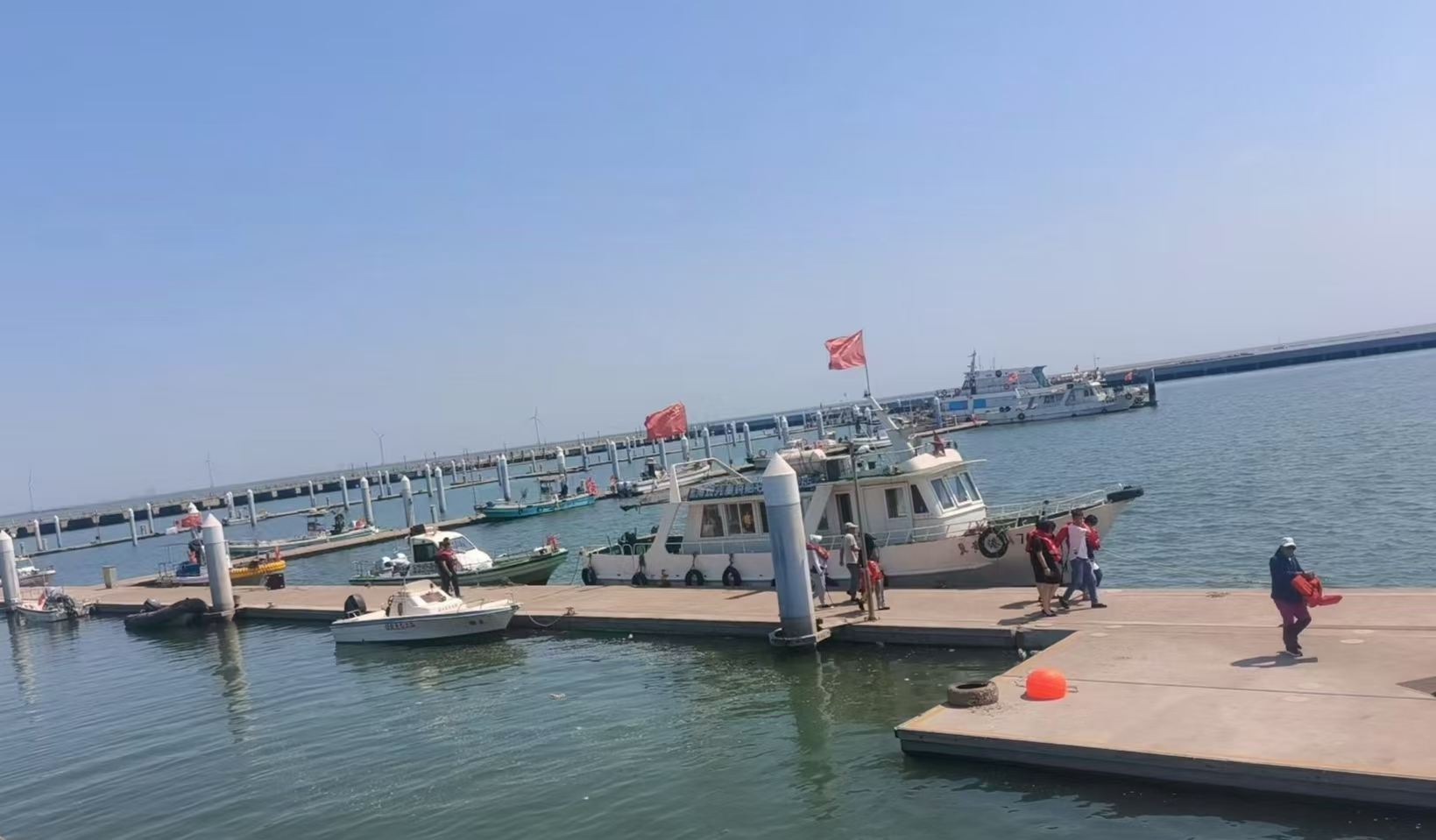 天津北塘拉網出海捕魚+打撈海鮮+免費加工品嚐+海上狂歡聚會【可選散拼/包船+KTV、棋牌、衛生間、可燒烤】