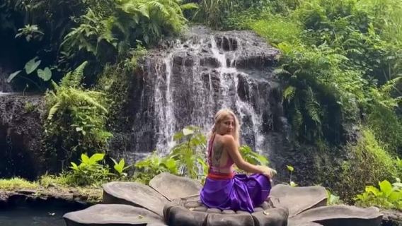 Taman Beji Griya Waterfall: Holy Bathing/Soul Retreat Ritual