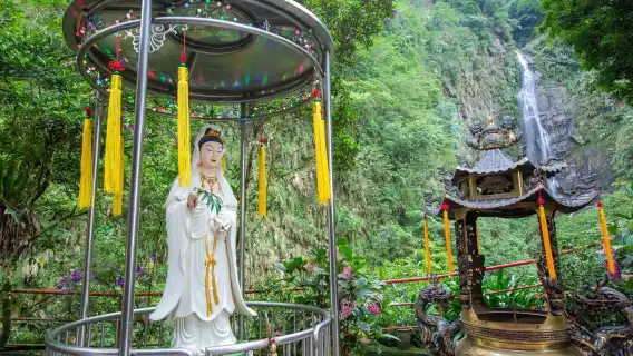 瀑布螢河鐵道美景奇幻行